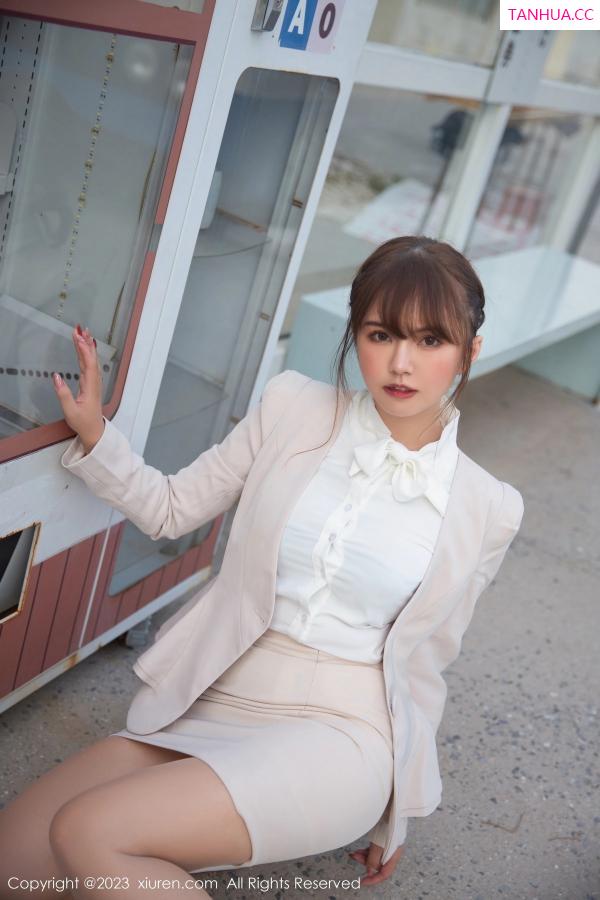 张思允  [XiuRen]高清写真图 2023.03.08 No.6383 张思允Nice 短裙美臀第6张图片